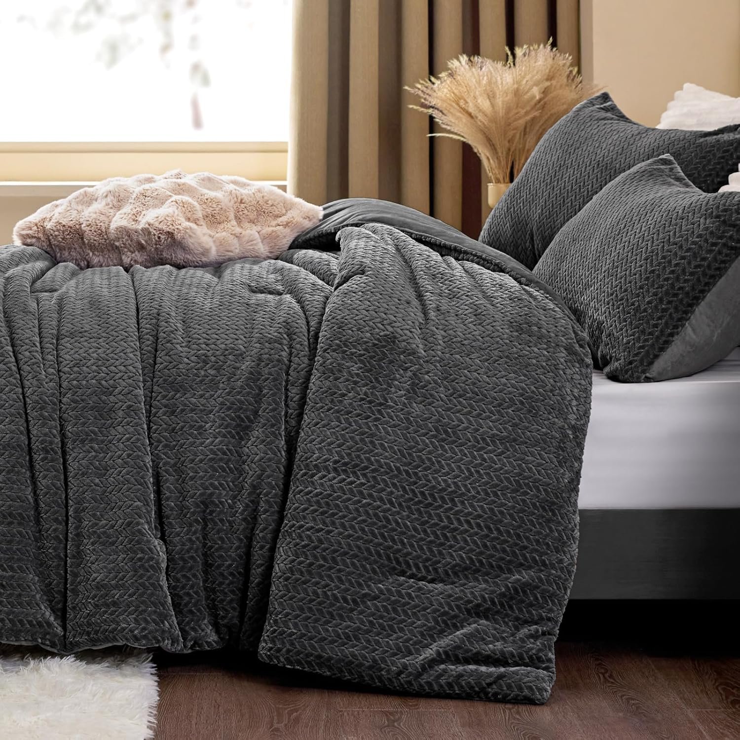 Fluffy Queen Comforter Set – Furry Grey Leaves Pattern Faux Fur Bed Set, Winter Ultra Soft Fuzzy Comfort Set, Velvet Bedding Set for Bed with 2 Pillow Cases