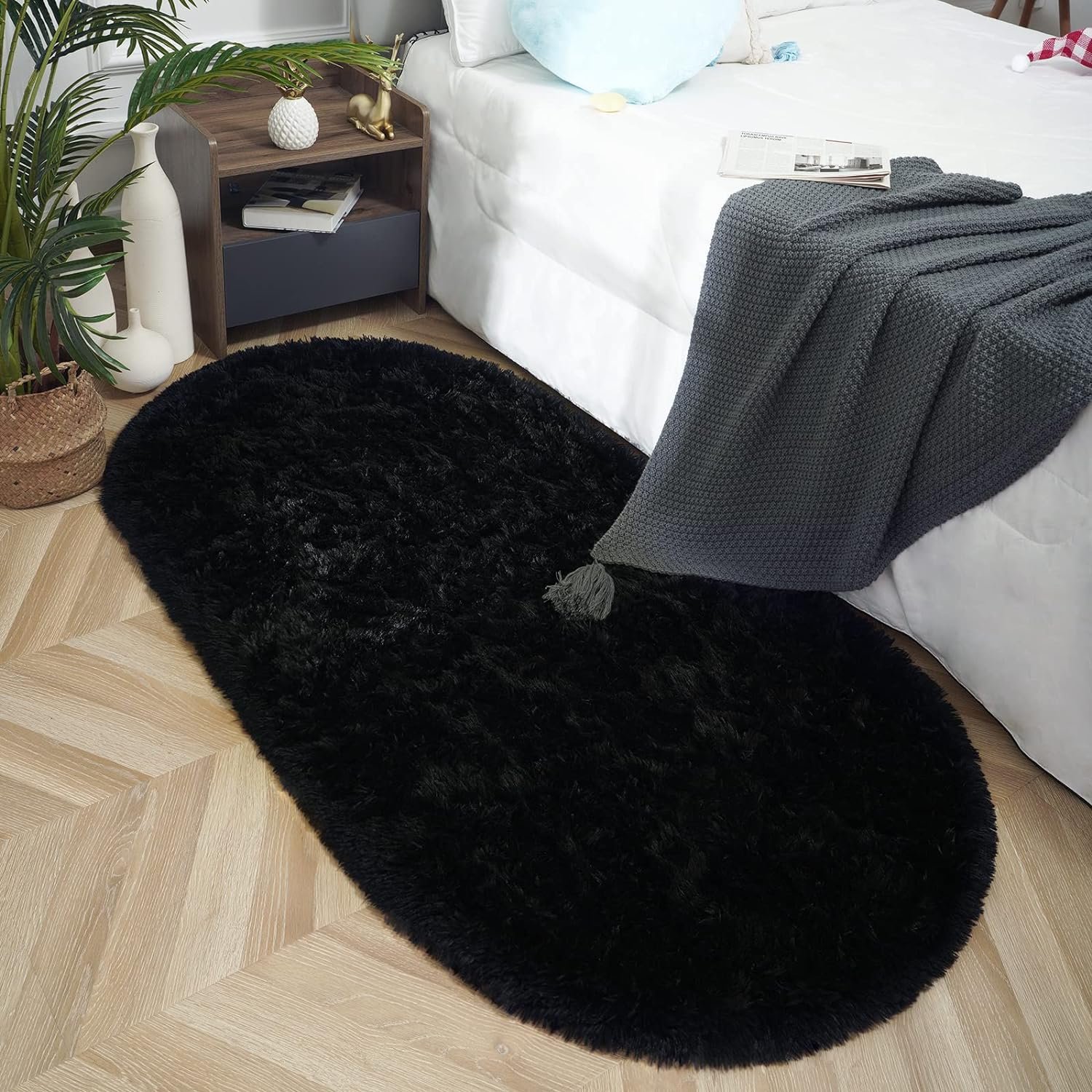ISEAU Oval Fluffy Rug Carpets, Modern Plush Shaggy Area Rugs for Kids Bedroom Extra Comfy Cute Nursery Mat Bedside Rug for Boys Girls Room Home Decor Mats, 2.6 x 5.3ft, Black